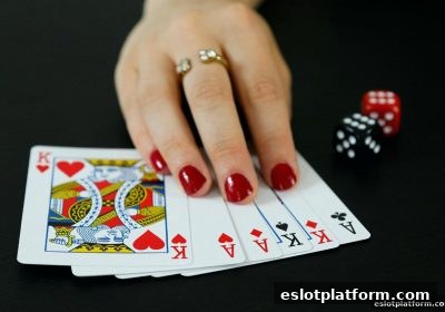 斗地主牌局制胜之道：电子游戏平台中的攻防要诀
