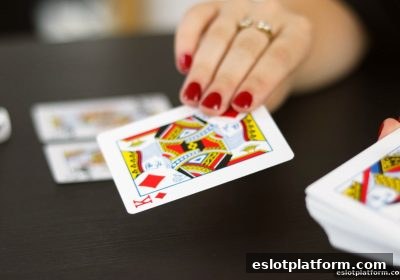 电子游戏平台上的牌九策略:团队协作与滚动布局进阶指南