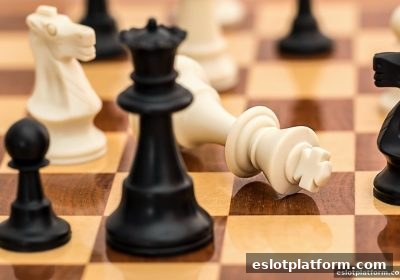 五子棋思维进阶之路：电子游戏平台上的策略博弈与CSGO竞猜启示